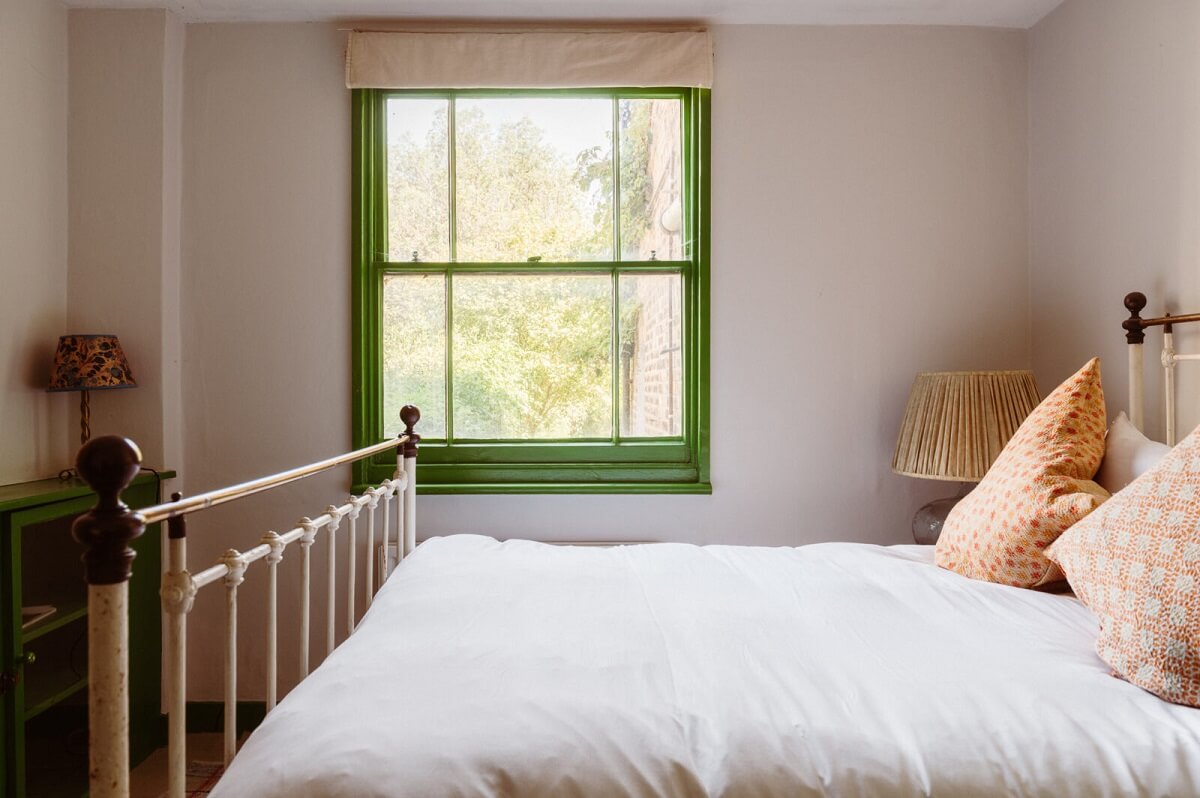 bedroom-green-window-frames-nordroom