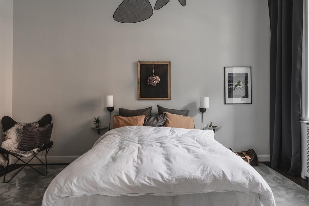 bedroom-light-gray-walls-dark-curtains-nordroom