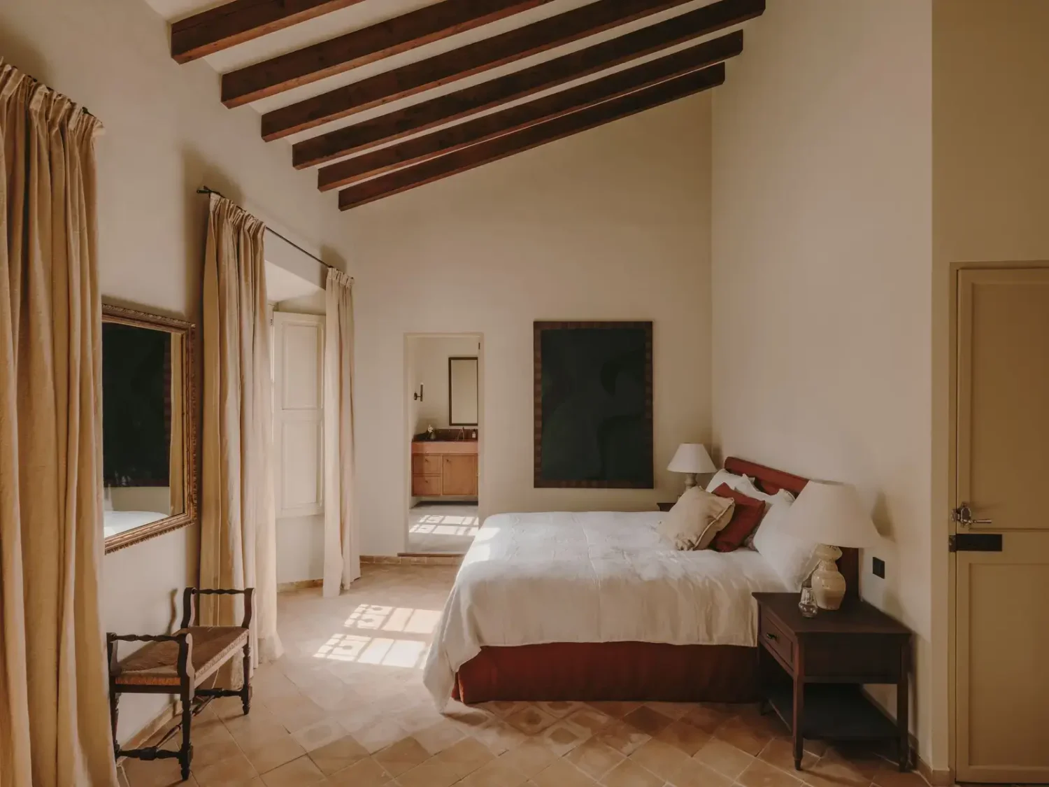 bedroom-slanted-ceiling-with-wooden-beams-nordroom