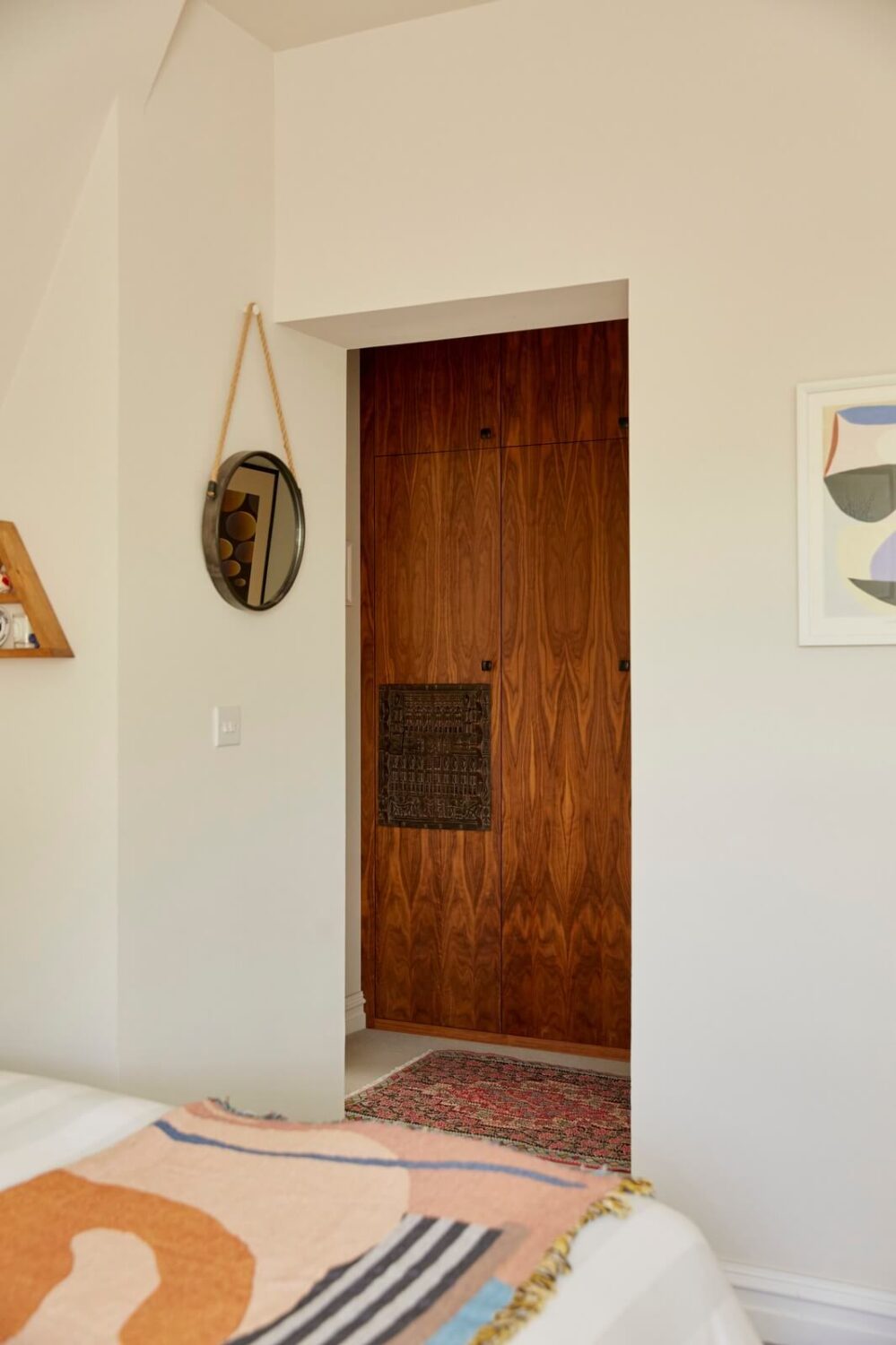 bedroom-without-door-built-in-closets-nordroom