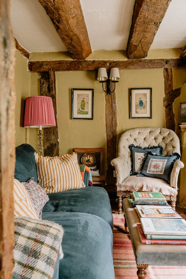 cozy-cottage-living-room-exposed-wooden-beams-nordroom