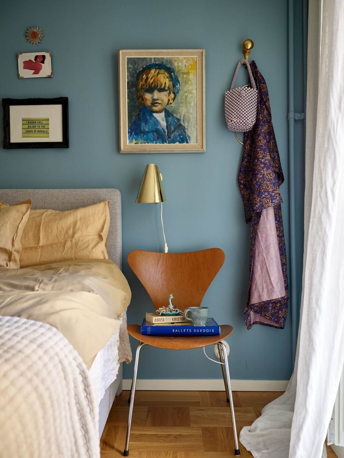 fresh-blue-wall-paint-bedroom-nordroom