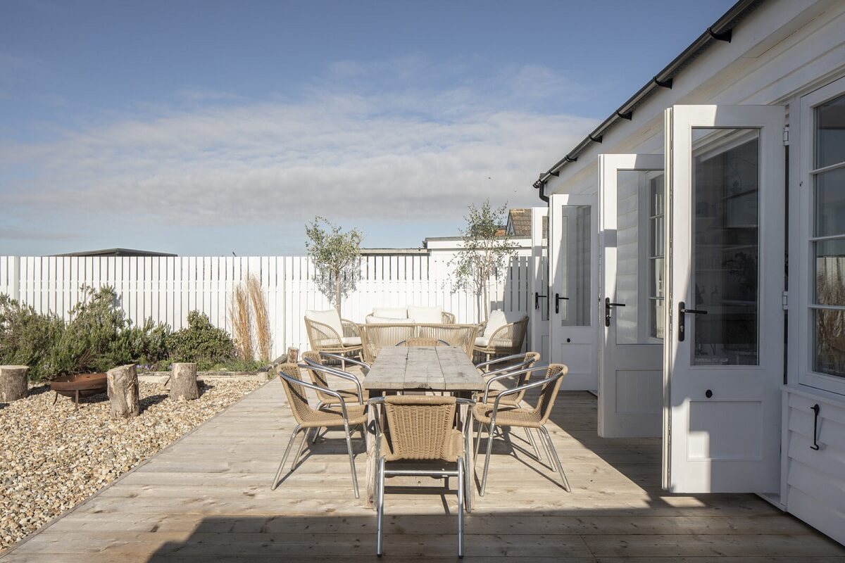 garden-outdoor-terrace-coastal-home-england