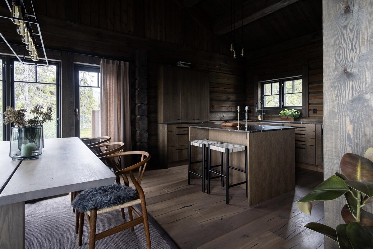 kitchen-dining-room-log-house-sweden-nordroom