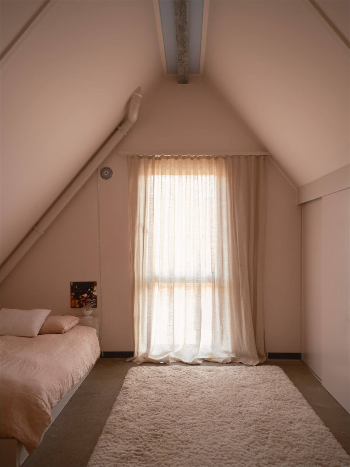 light-serene-bedroom-pitched-roof-nordroom