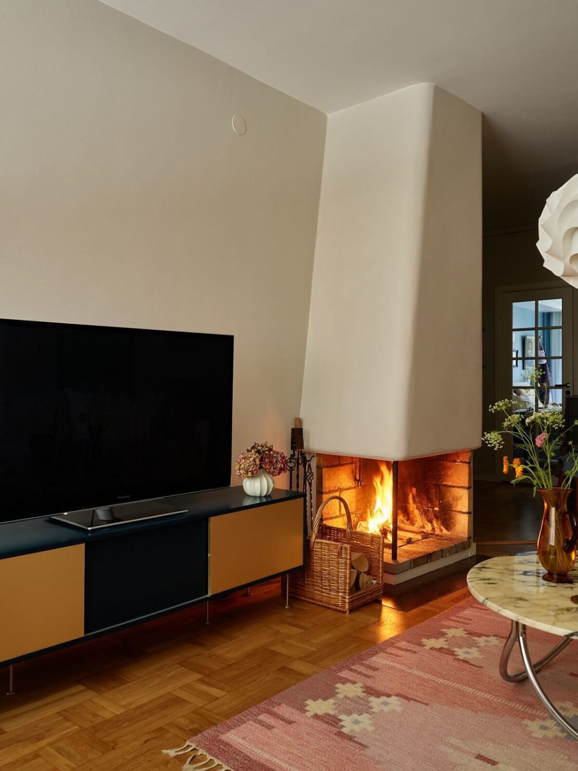 living-room-fireplace-pink-rug-nordroom