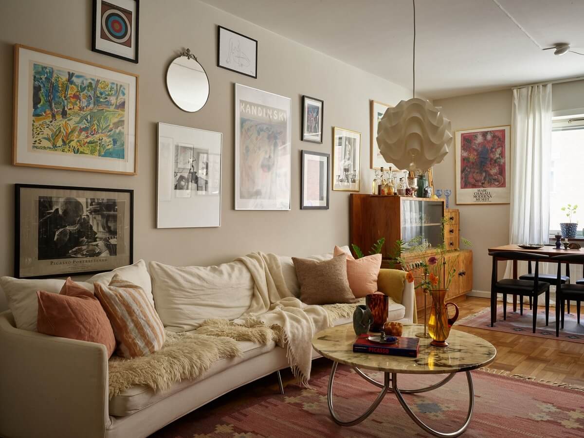 living-room-gallery-wall-pink-rug-nordroom