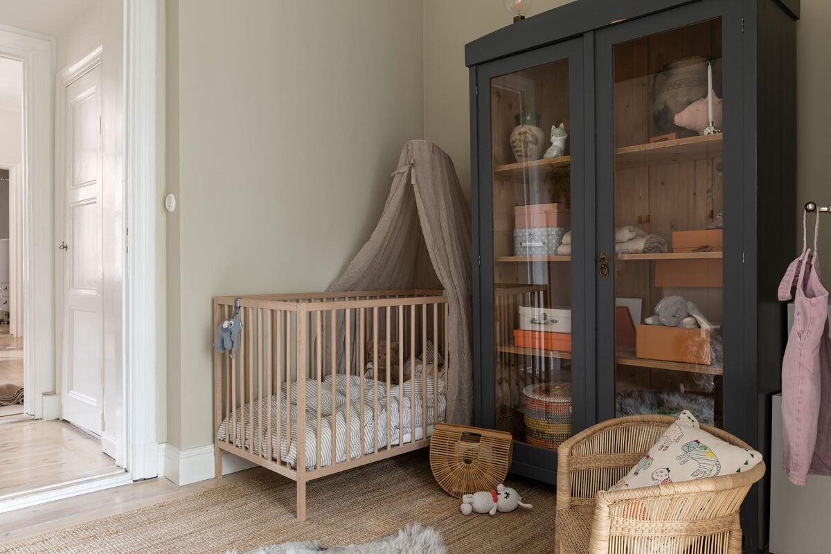 nursery-with-glass-wardrobe-nordroom