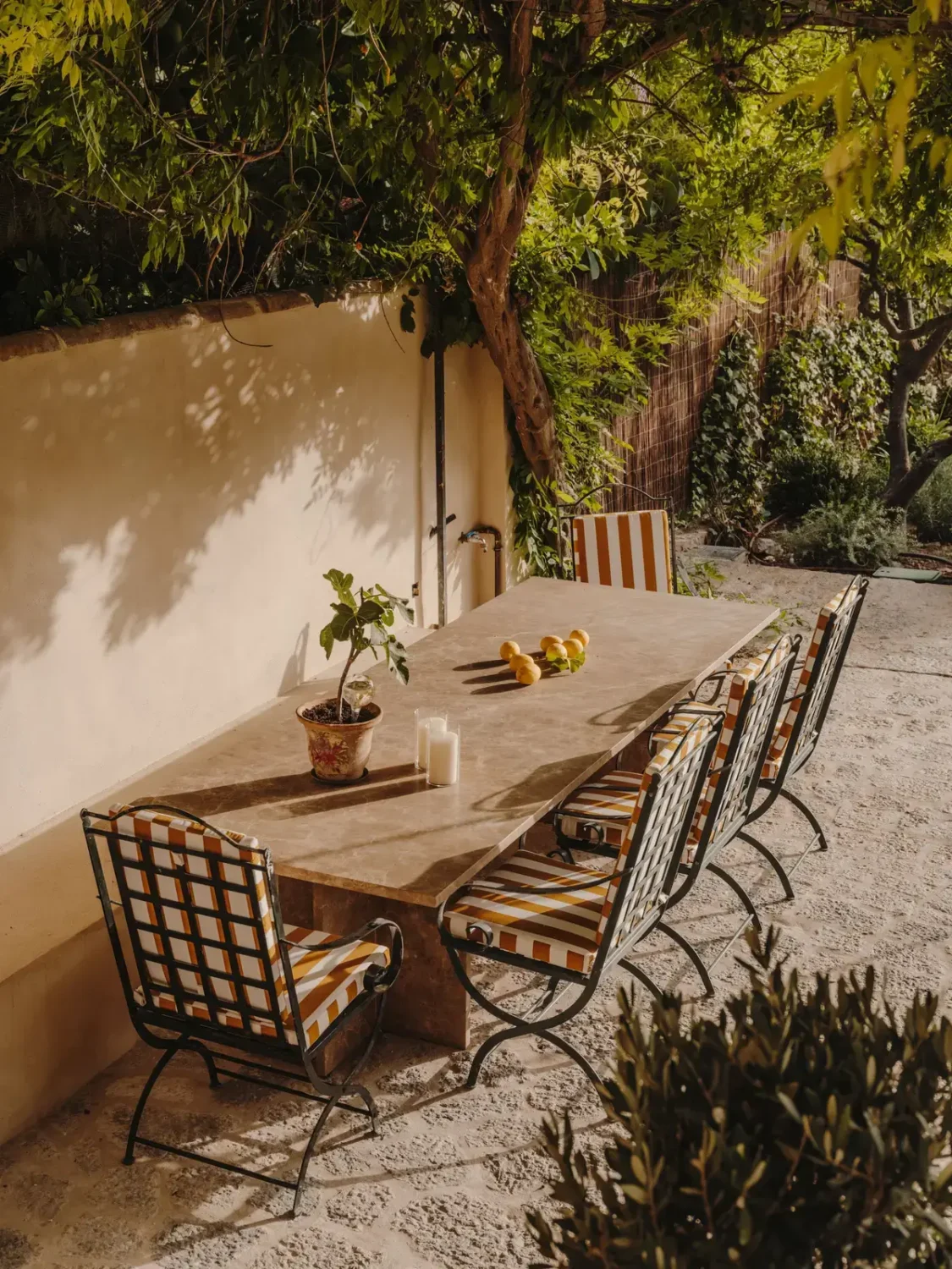 outdoor-dining-table-garden-townhouse-mallorca-nordroom