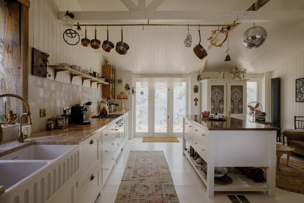 pearl-lowe-beach-house-devol-kitchen-island-nordroom