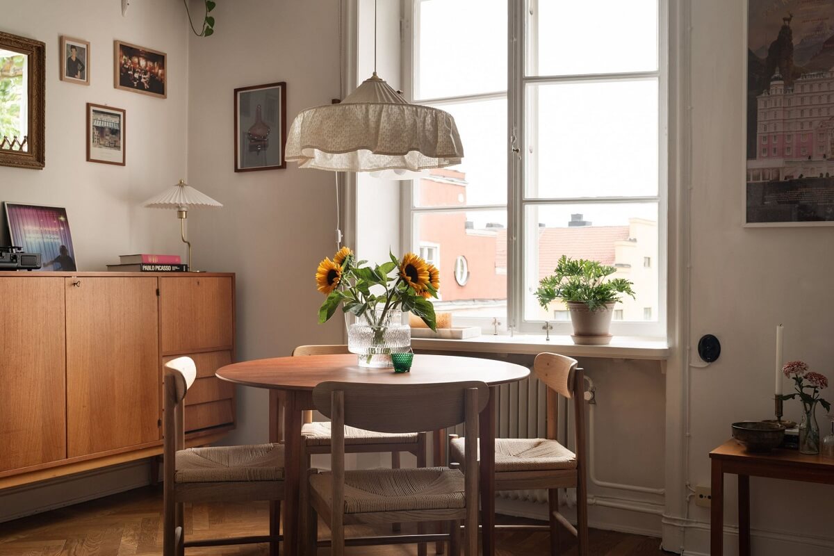 round-wooden-dining-table-frilly-lampshade-nordroom