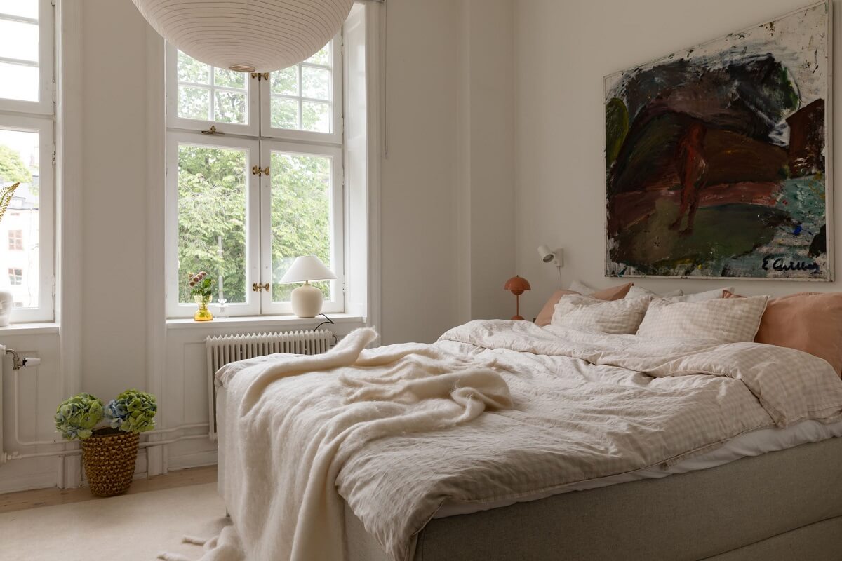 serene-master-bedroom-large-artwork-nordroom