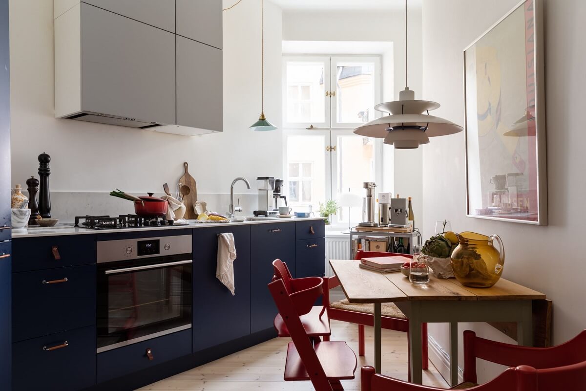 slanted-kitchen-with-table-blue-cupboards-nordroom