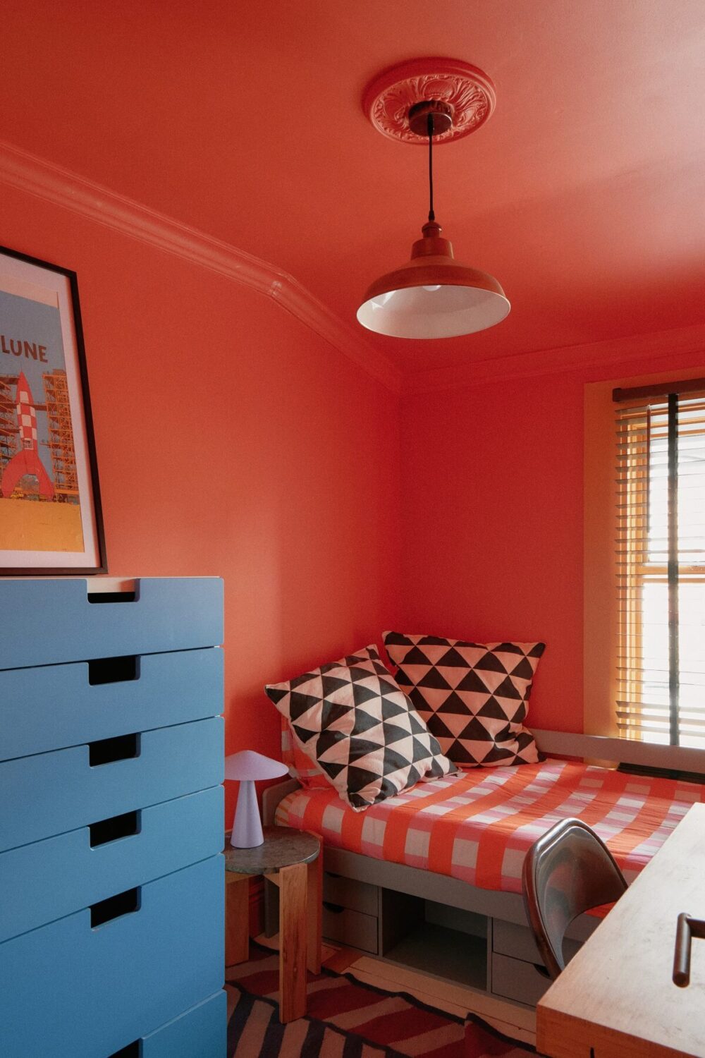 small-coral-pink-bedroom-nordroom