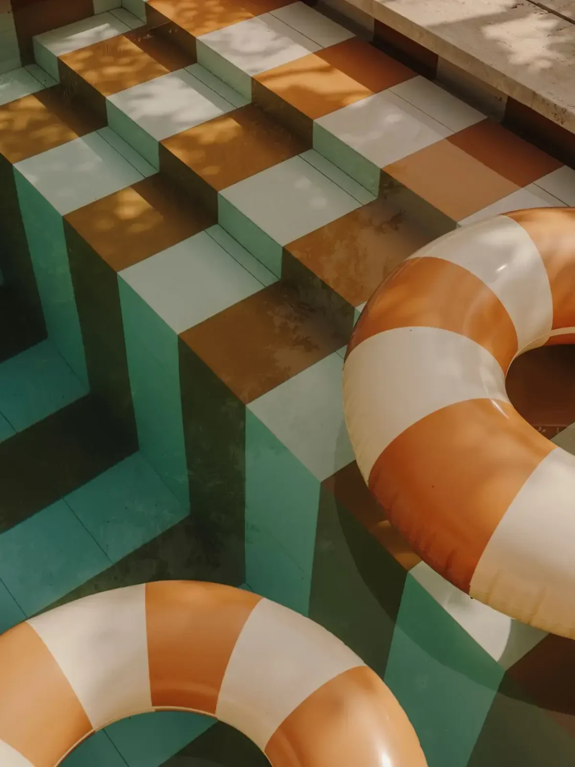 striped-tiles-in-swimming-pool