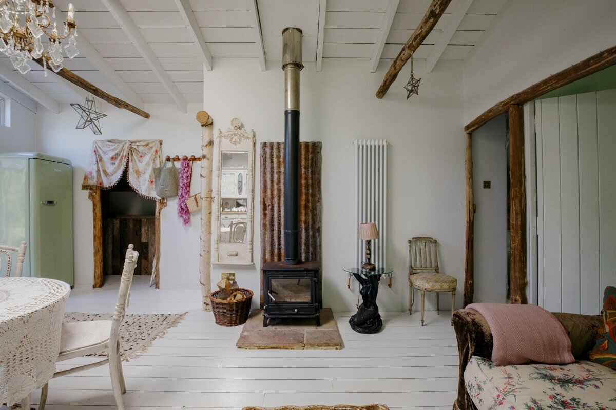 white-vintage-boho-interior-cabin-nordroom