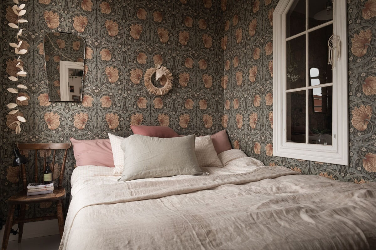 william-morris-pimpernell-wallpaper-bedroom-nordroom