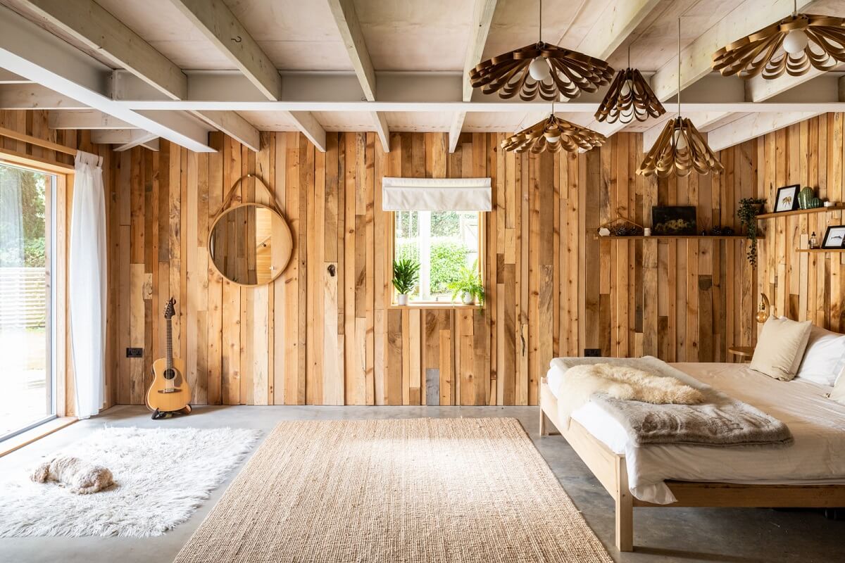 bedroom-wood-cladded-walls-cornwall-home-nordroom