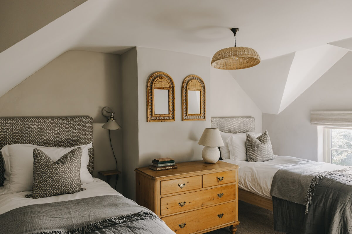 cottage-twin-bedrooms-slanted-ceiling