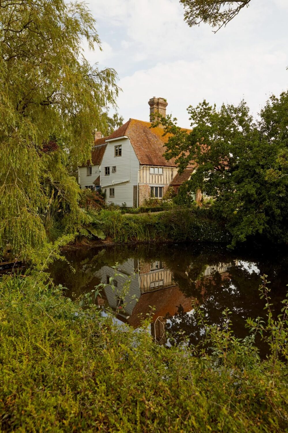 english country house lake