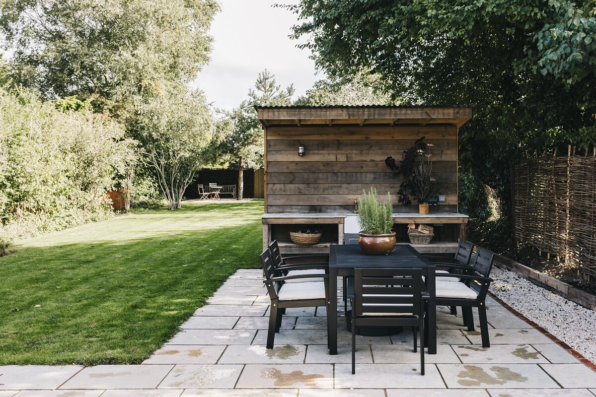 garden-dining-space-the-workers-cottage