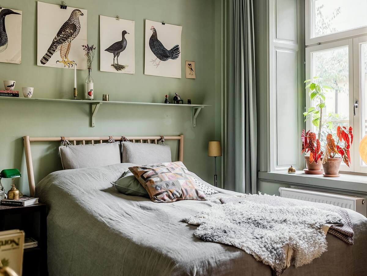 pastel-green-bedroom-shelf-above-bed-nordroom