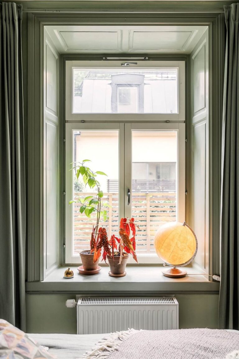 Photo inspiration: Curated Worn Paint Finishes For Vintage Style Apartments Gallery View 49