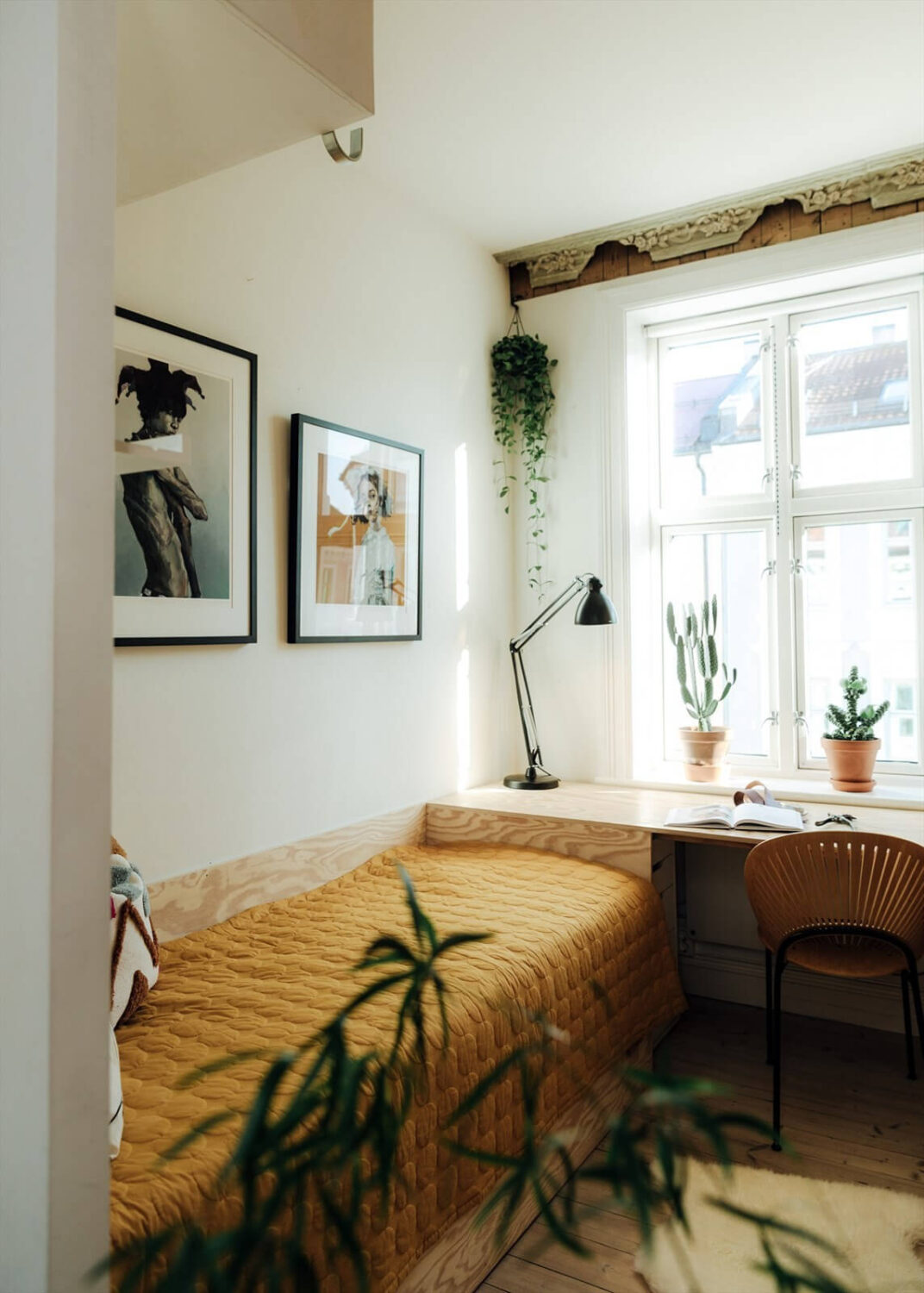 small-bedroom-custom-bedframe-desk-nordroom