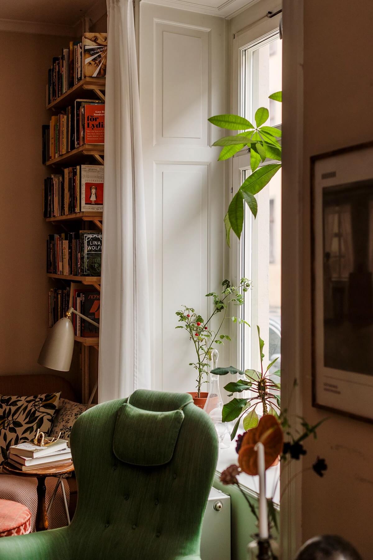 Curated visual reference: Curated Worn Paint Finishes For Vintage Style Apartments Gallery View 47