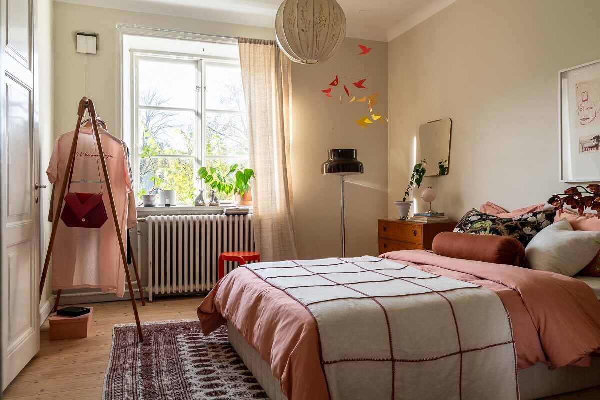 quarto-bege-rosa-roupa de cama-design escandinavo