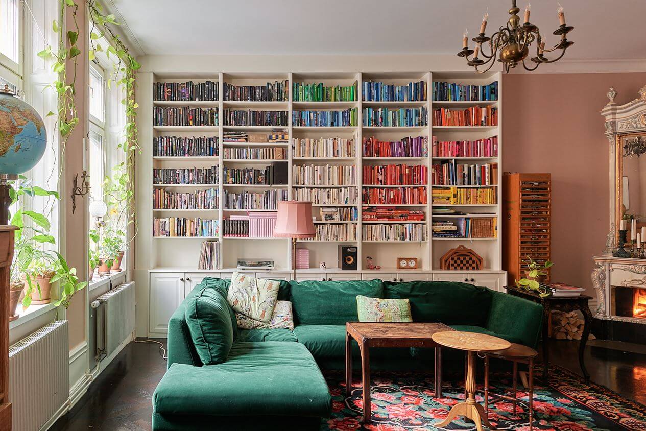 bookshelves-pink-walls-green-sofa-nordroom