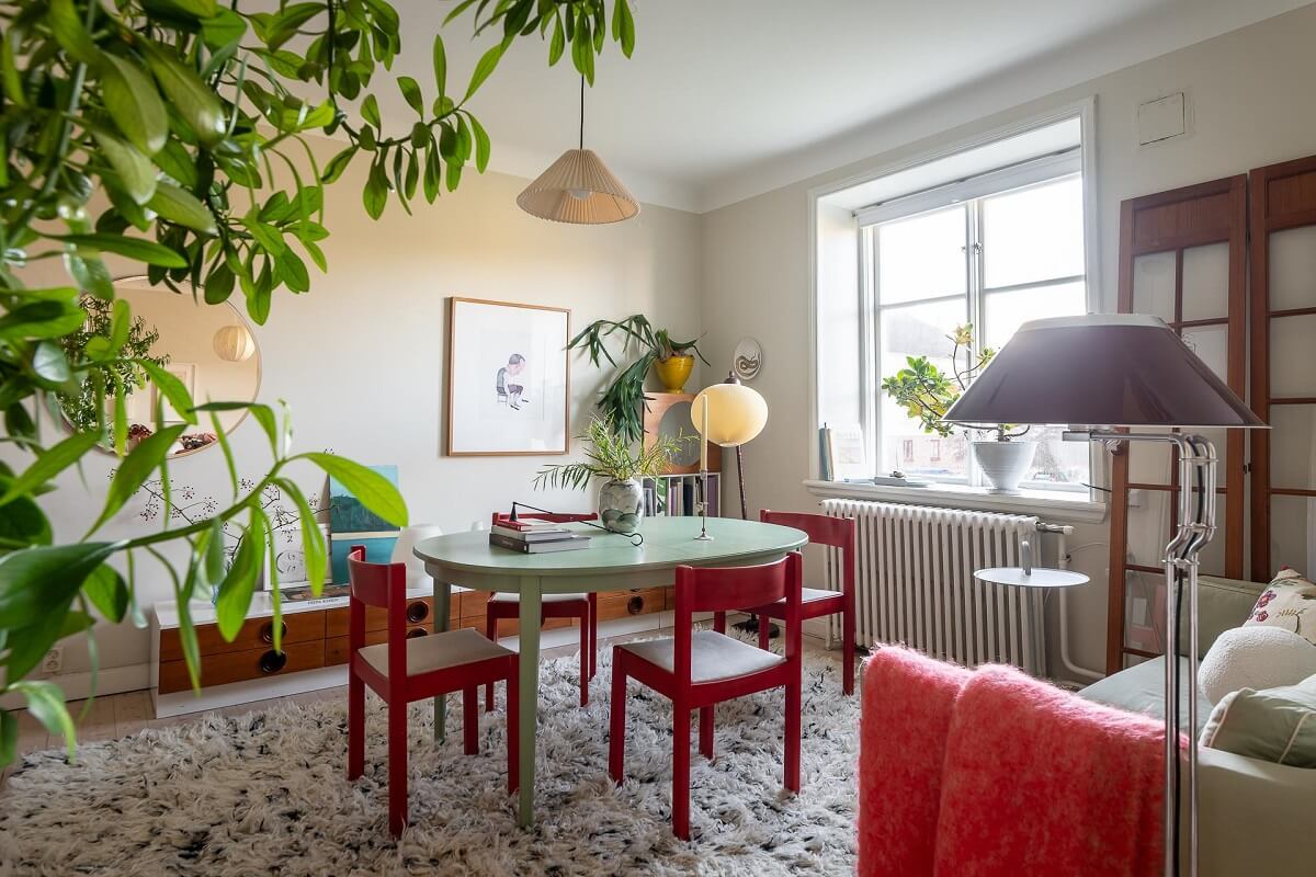 Colorful Decor in a Scandinavian Apartment 1 colorful-living-room-round-table-nordroom