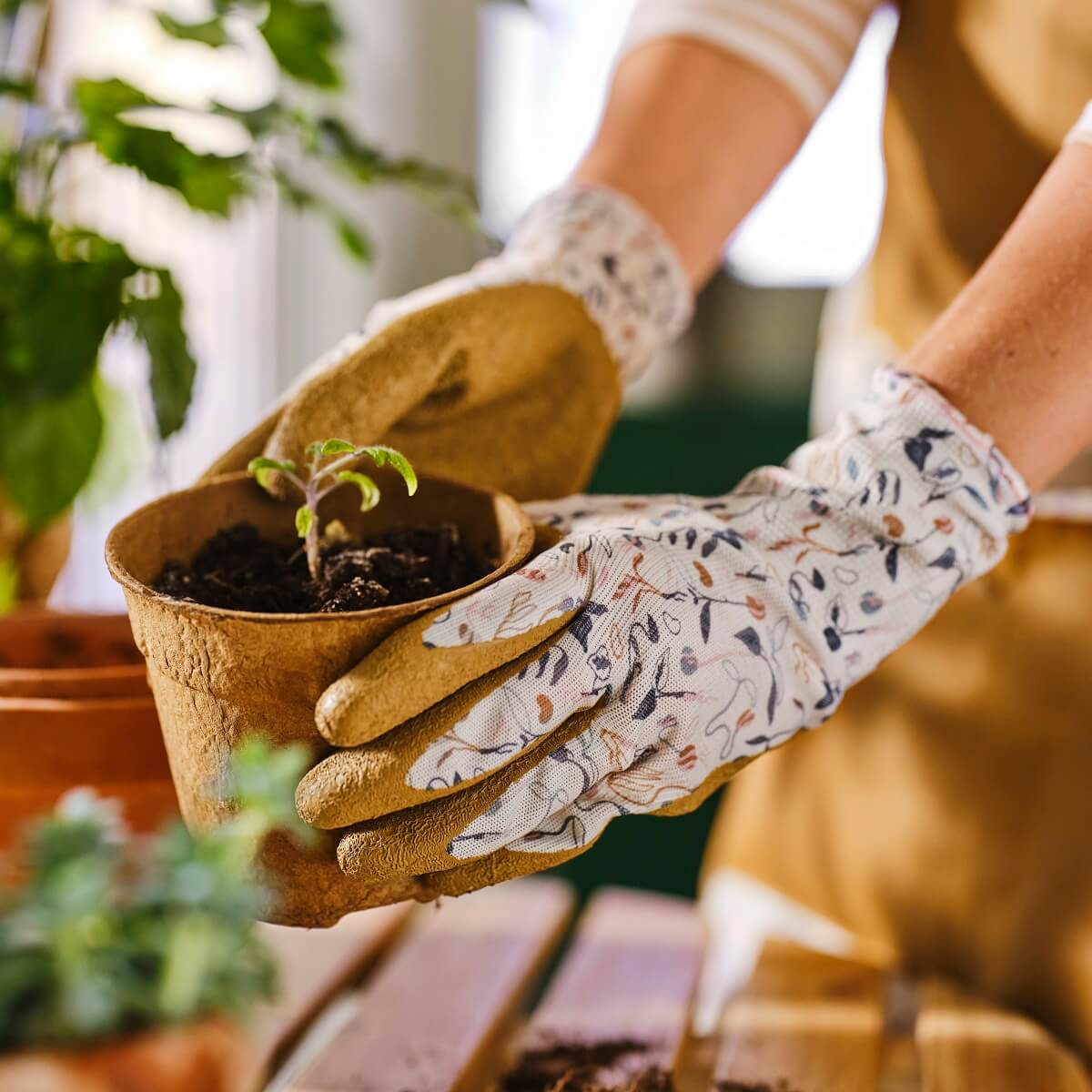 ikea-daksjus-new-collection-gardening-gloves