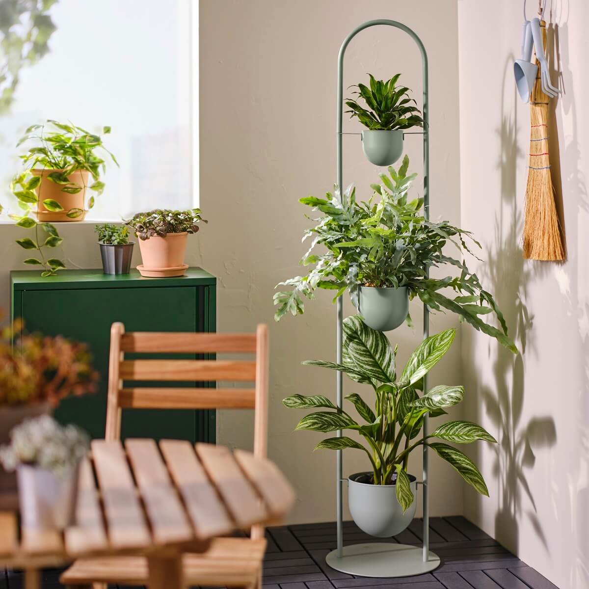 ikea-daksjus-new-collection-vertical-green-planter