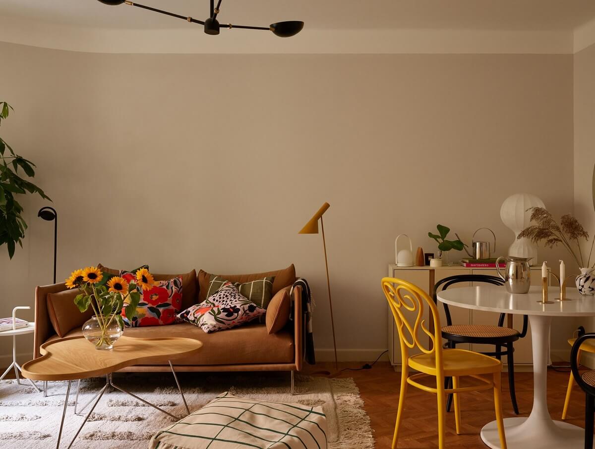 living room beige walls yellow dining chair