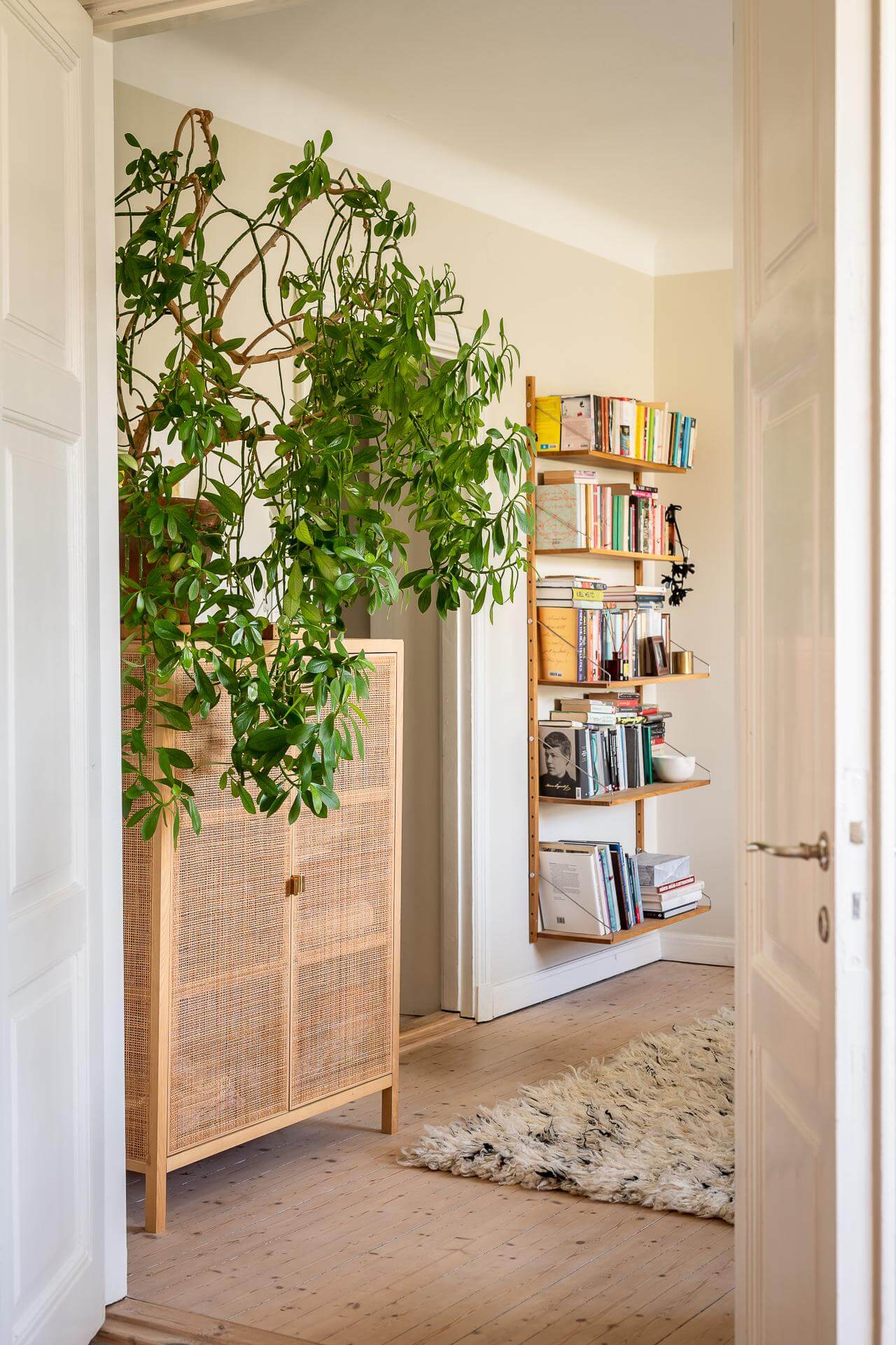 Scandinavian Apartment Green Decor Ideas photo