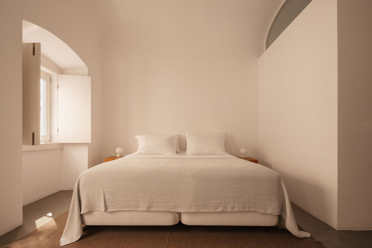 minimalistic-white-bedroom-portugal