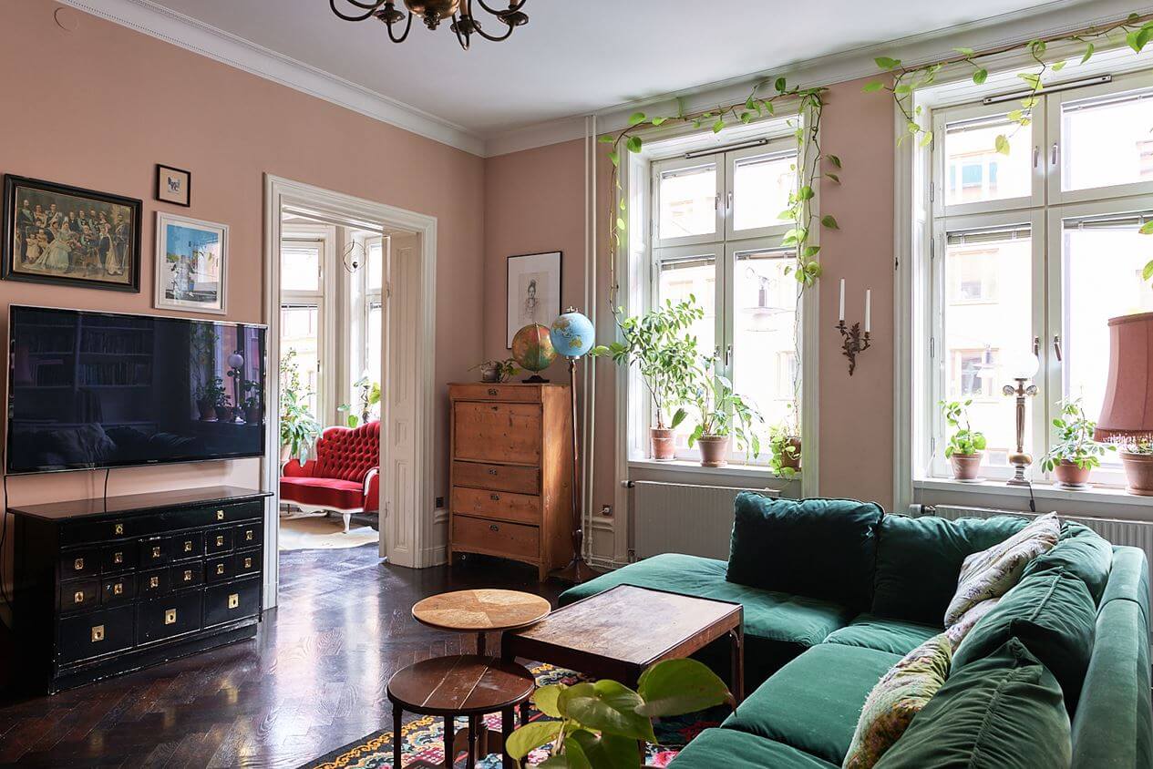 pink-living-room-green-sofa-nordroom