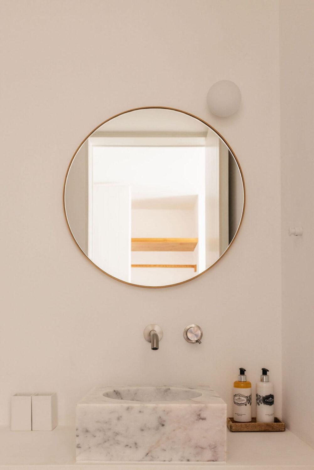 round-mirror-marble-sink-bathroom