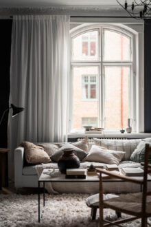 A Scandinavian Studio Apartment with Black Walls - The Nordroom