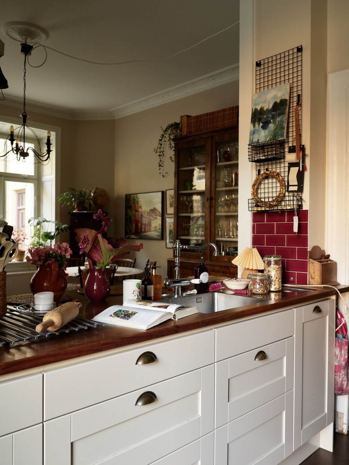 white-kitchen-table-red-tiles-nordroom