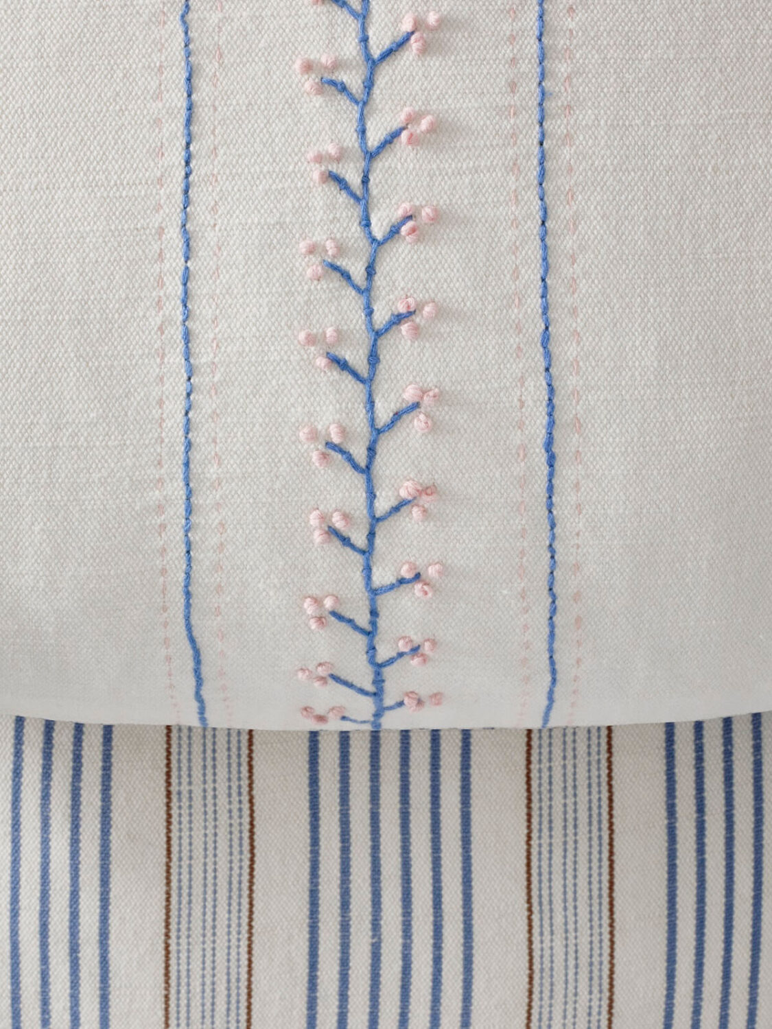 ÅKERNEJLIKA-cushion-cover-detail-nordroom