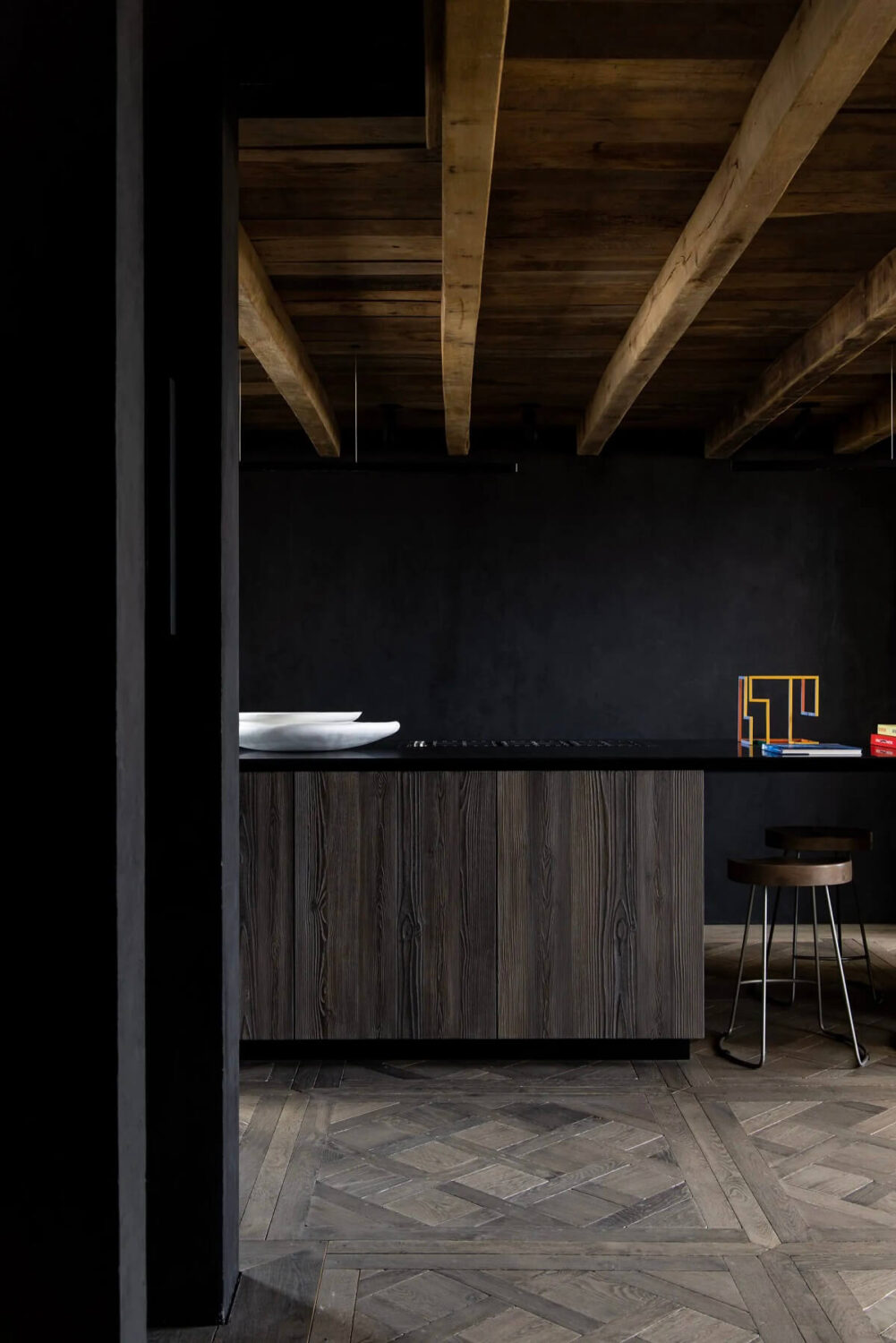 black-walls-kitchen-wooden-ceiling