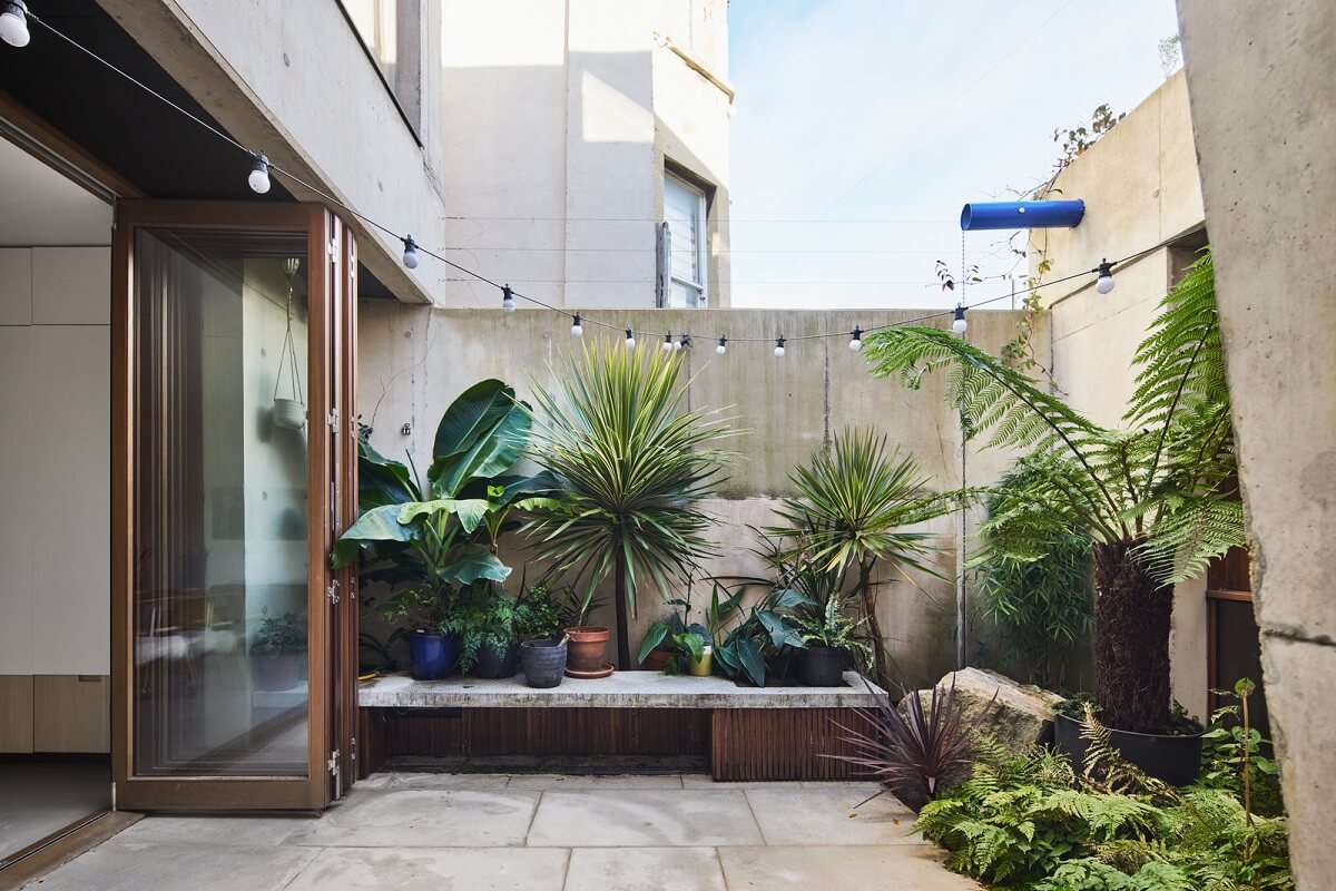 concrete-courtyard-garden-plants-nordroom