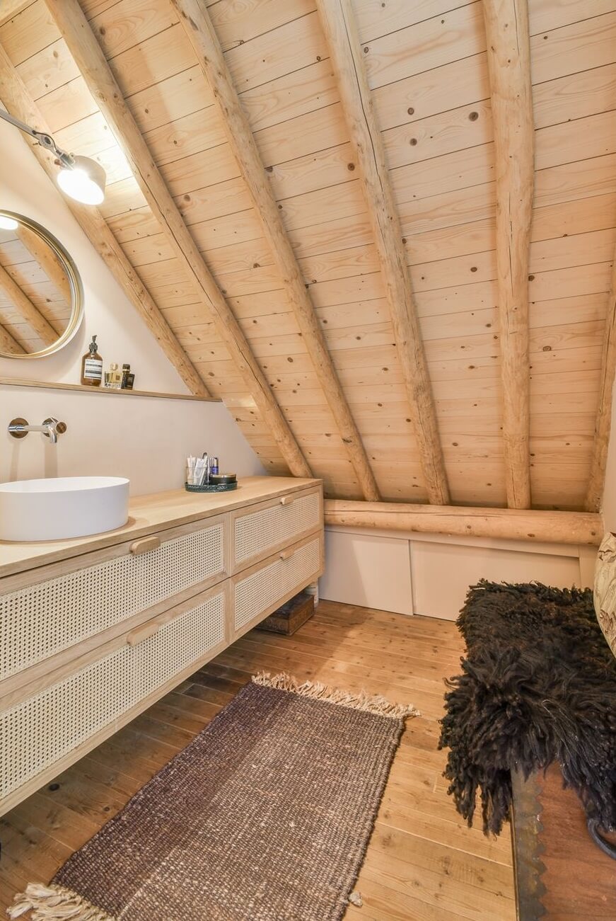 bathroom-slanted-wooden-ceiling-nordroom