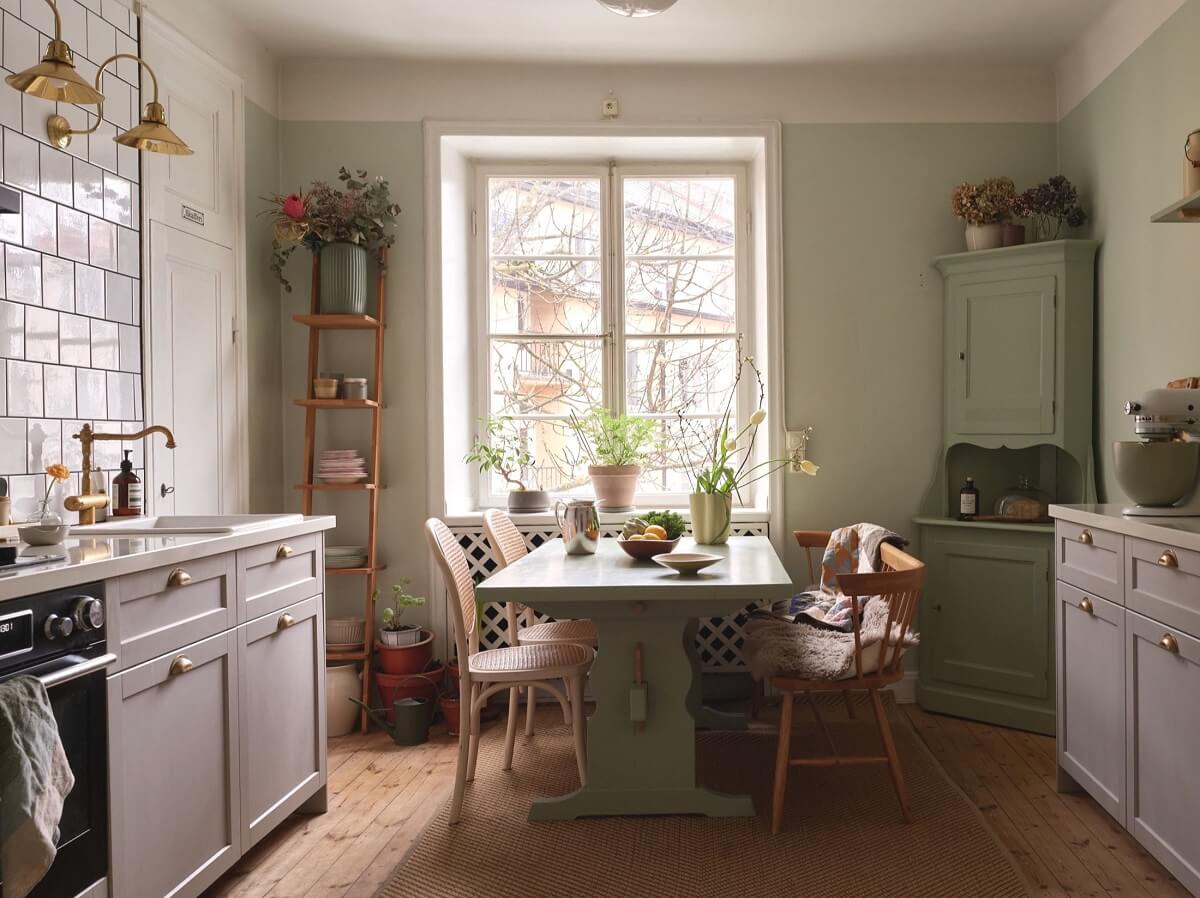 A Charming Swedish Apartment with a Cottage-Style Kitchen