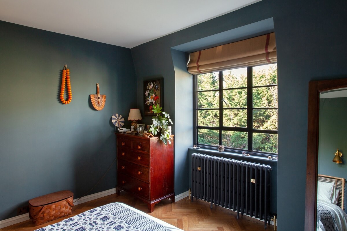 dark-blue-walls-bedroom-nordroom