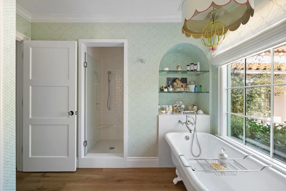 freestanding-bath-arched-storage-niche-green-wallpaper-nordroom