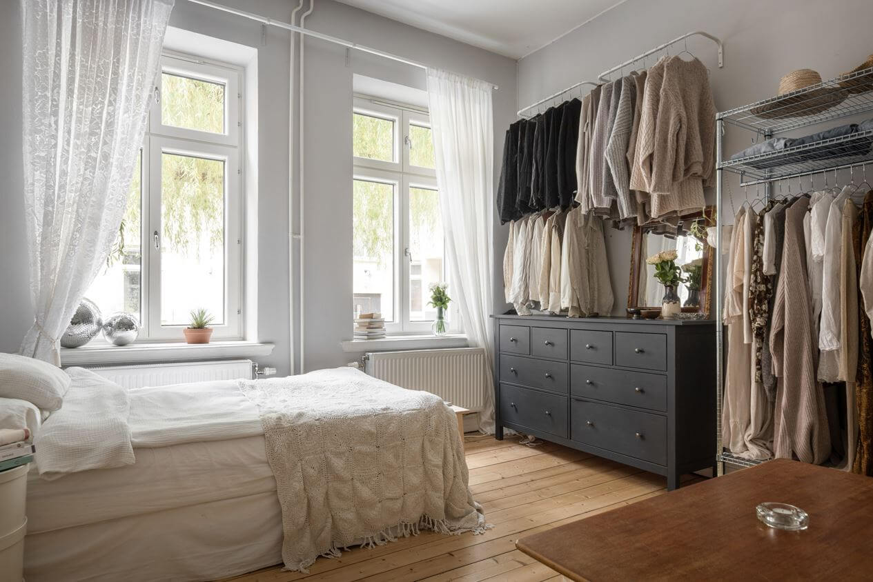 open-wardrobe-scandi-studio-apartment