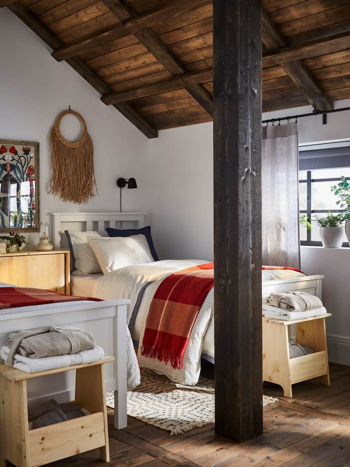 rustic-ikea-bedroom-wooden-ceiling-nordroom